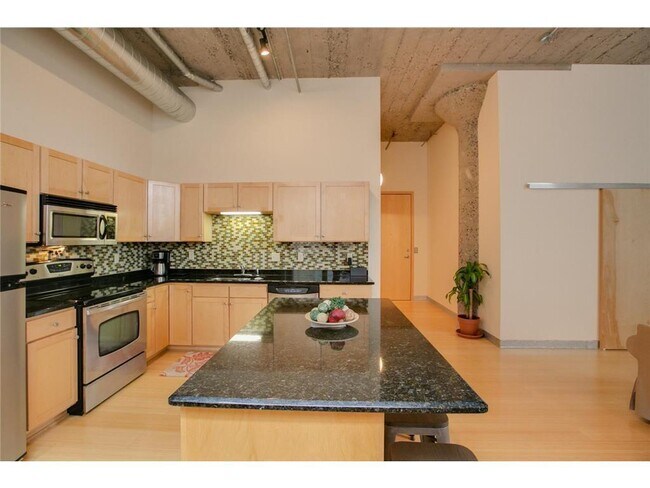 Building Photo - 521 S 7th St