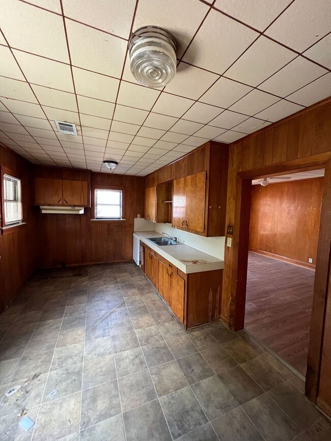 Building Photo - Great Home in Procter St!