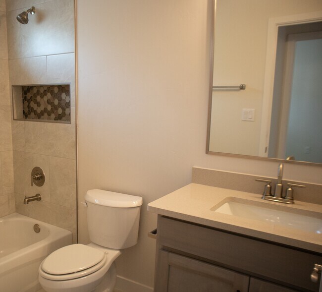 Building Photo - 3007 San Jenaro Dr