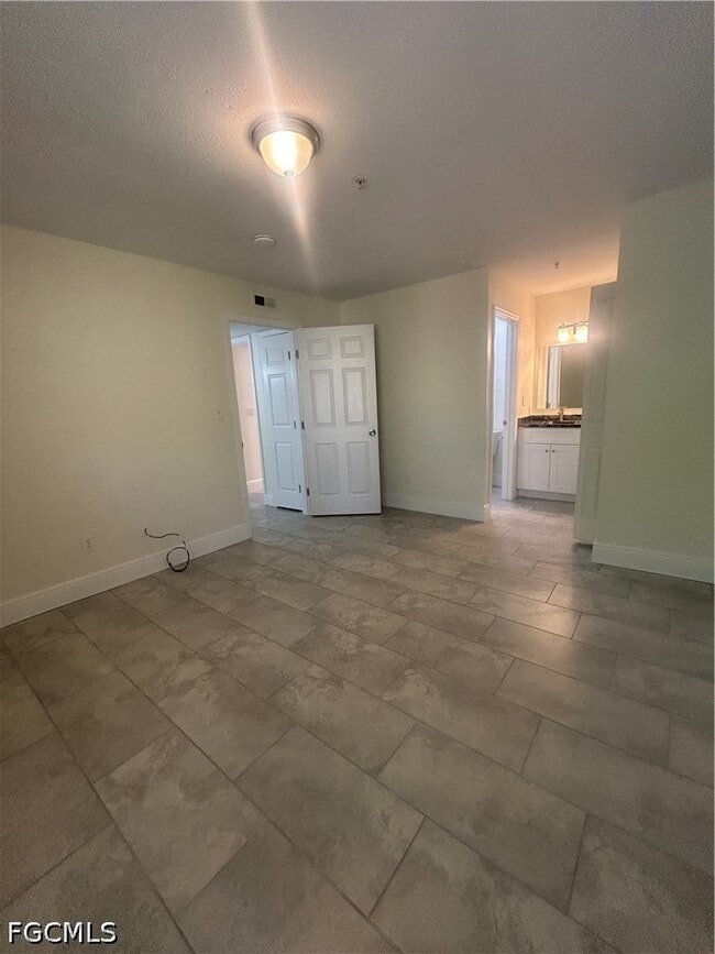 Building Photo - 2875 Winkler Ave