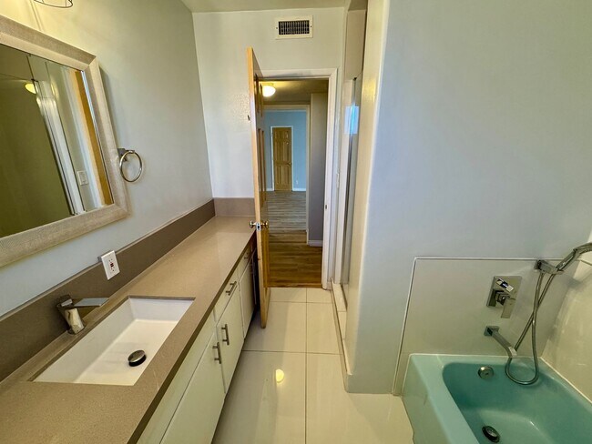 Building Photo - Dickens