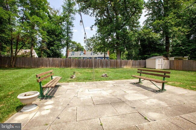 Building Photo - 2533 Hillsman St