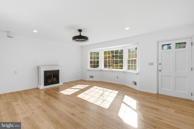 Building Photo - 218 Holly Ave