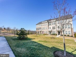 Building Photo - 2067 Alder Ln