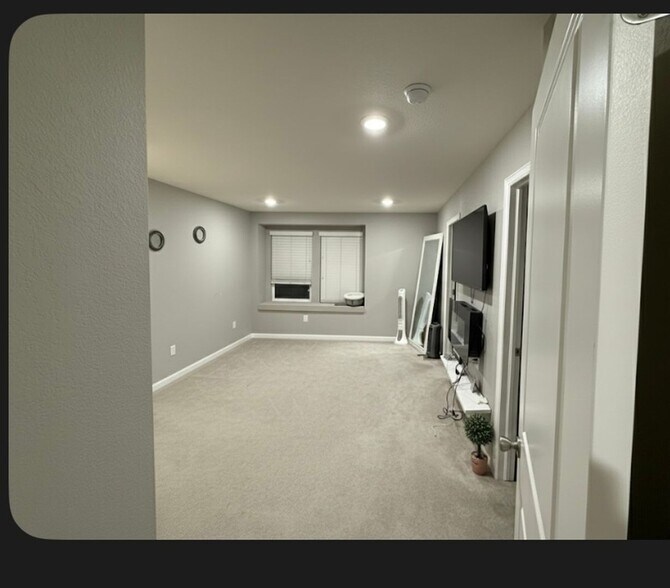 Building Photo - 21932 E Radcliff Cir