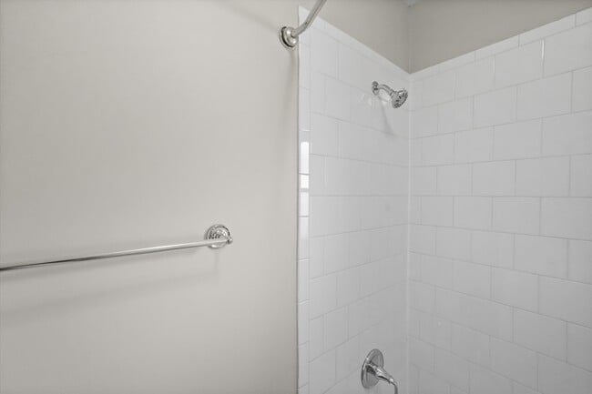 Building Photo - 1925b Grove Ave