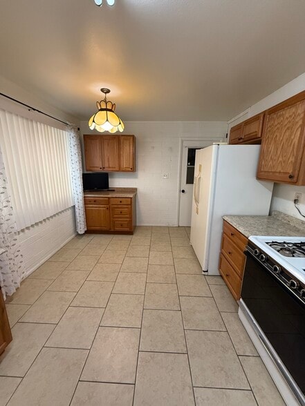 Building Photo - 10607 W El Rancho Dr