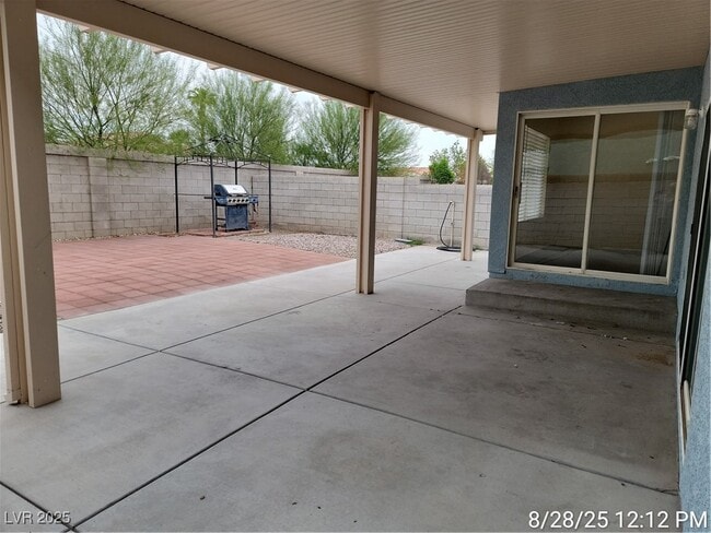 Building Photo - 818 Ribbon Grass Ave