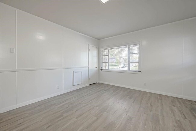 Building Photo - 2511 Maroneal St