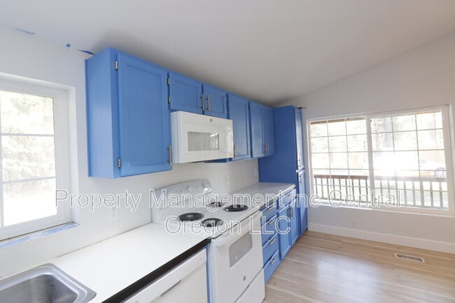 Building Photo - 15550 Rim Dr