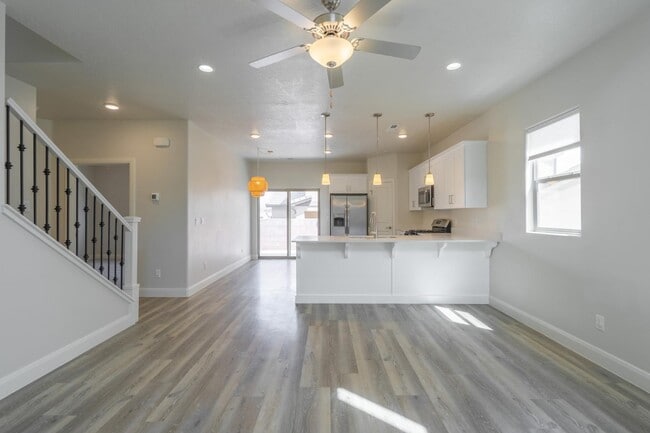 Building Photo - 548 N 550 W