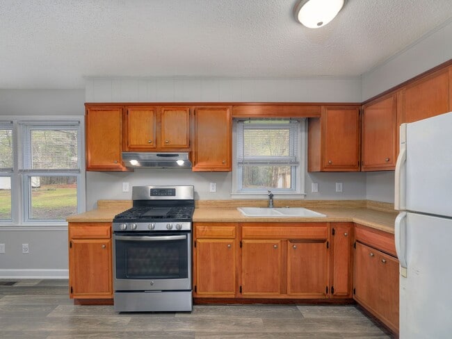 Building Photo - 3 bedroom 1 bath home for rent in New Bern