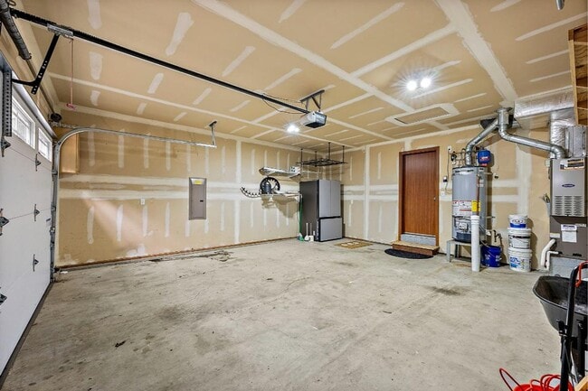 Building Photo - Spacious 3-Bed Home w/ AC, RV Parking & Hu...