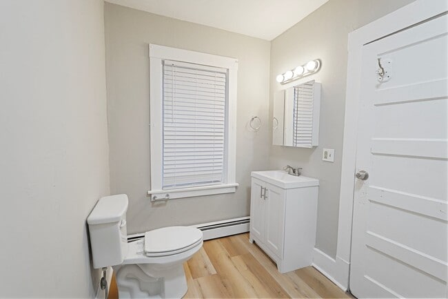 Building Photo - 175 School St