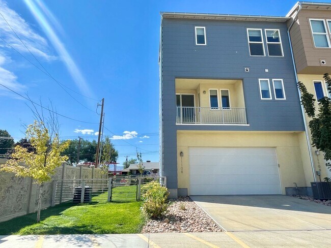 Building Photo - Gorgeous Townhome in South Jordan!
