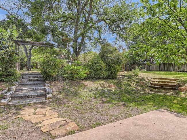 Building Photo - 1520 Curameng Cove