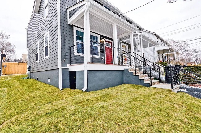 Building Photo - 4650 Hayes St NE