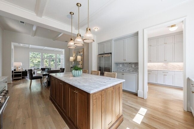 Building Photo - 81 Delmont Dr NE