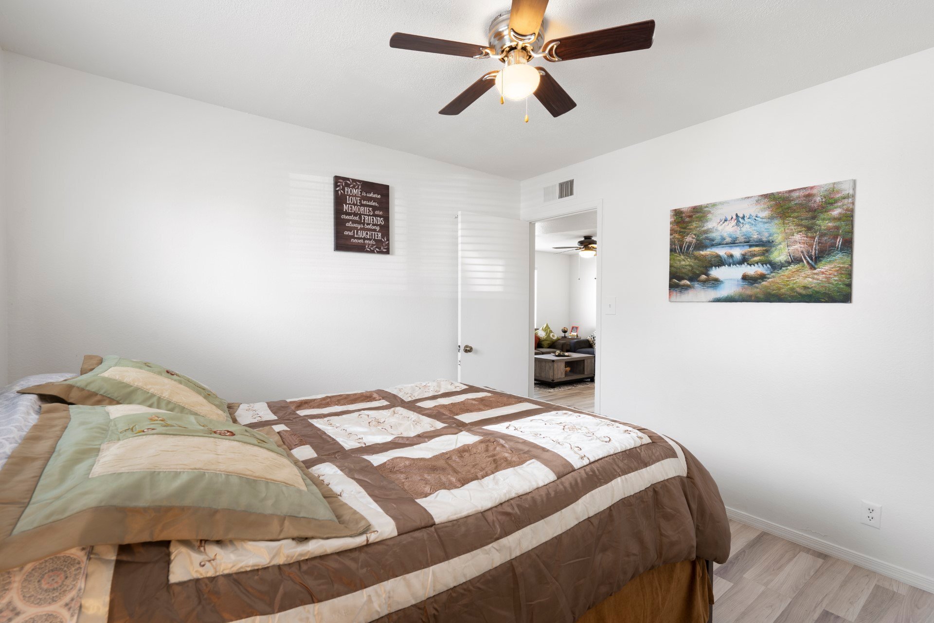 Building Photo - 8066 E Oak St