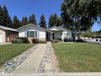 Building Photo - $5,095 - Beautiful 3/2 Bath Home Tucked Away in Prime Santa Clara's Location