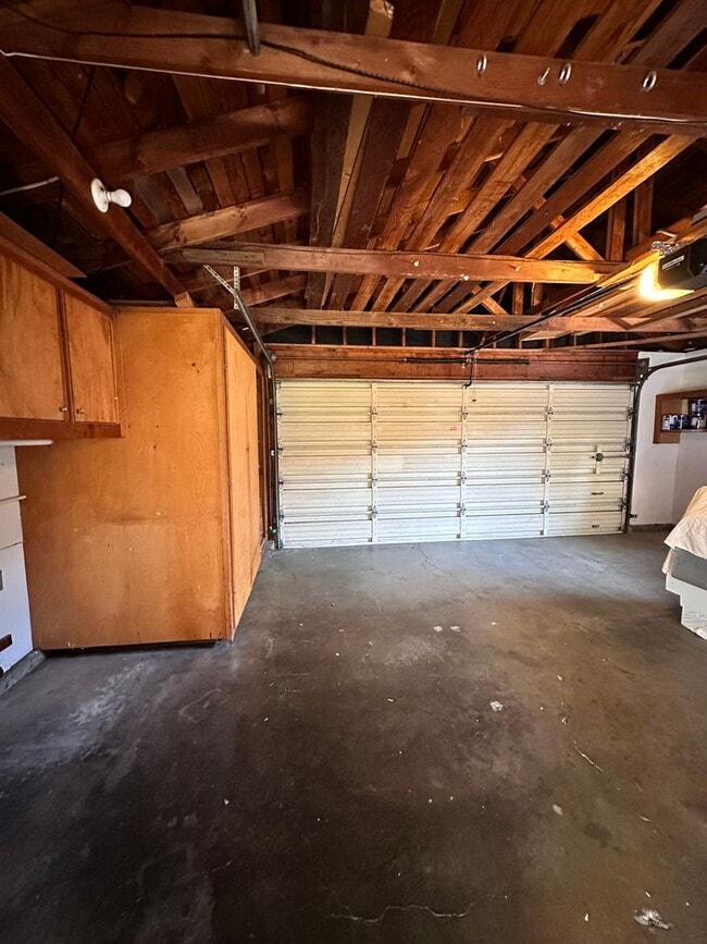 Building Photo - Three bedroom home