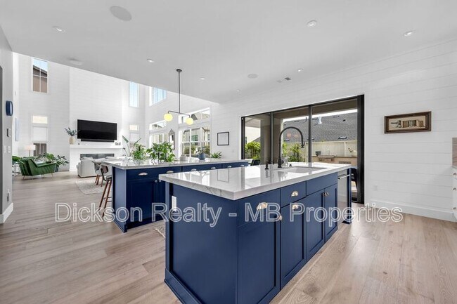 Building Photo - 6120 Triple Crown Dr
