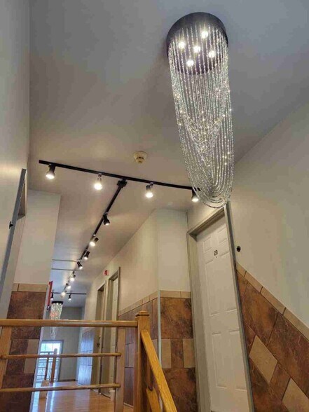 Building Photo - 701 Lake St