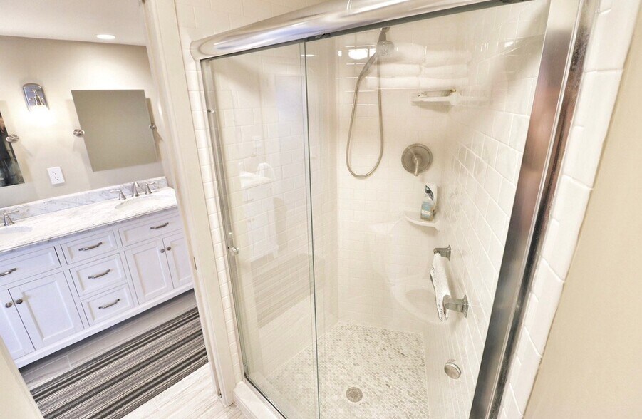 Building Photo - 4805 Gulf of Mexico Dr