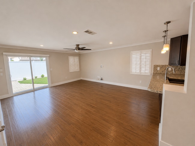 Building Photo - 1708 Chatsworth Blvd
