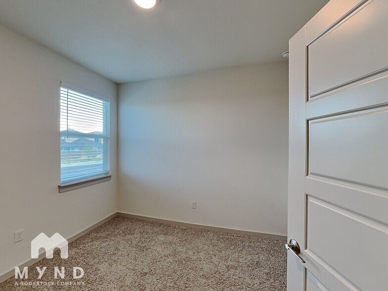 Building Photo - 3029 Egan Dr