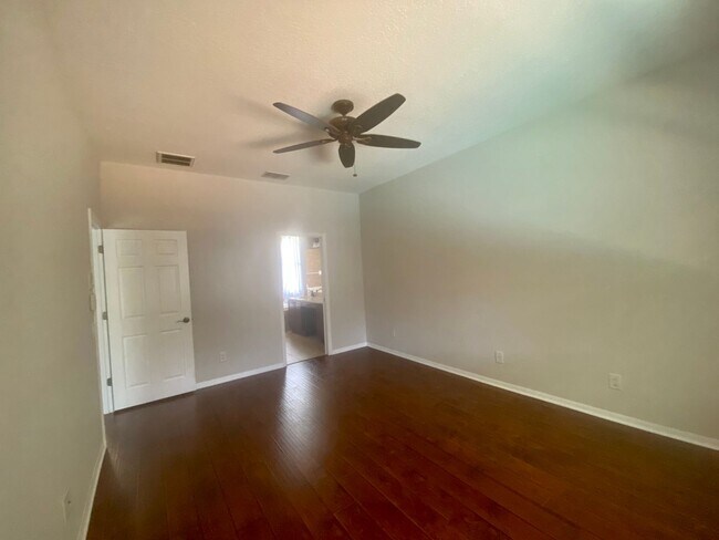 Building Photo - 5 BEDROOM HOUSE WITH PRIVATE POOL AND LAKE...