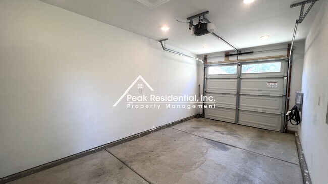 Building Photo - Updated 3bd/2b Home Near UCD Med Center!