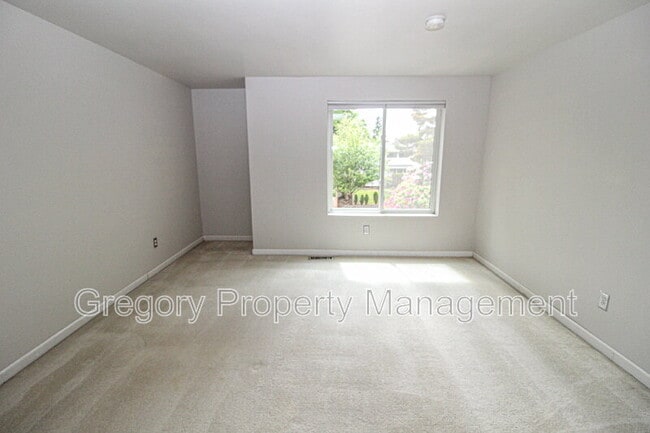 Building Photo - 9828 NE 137th St