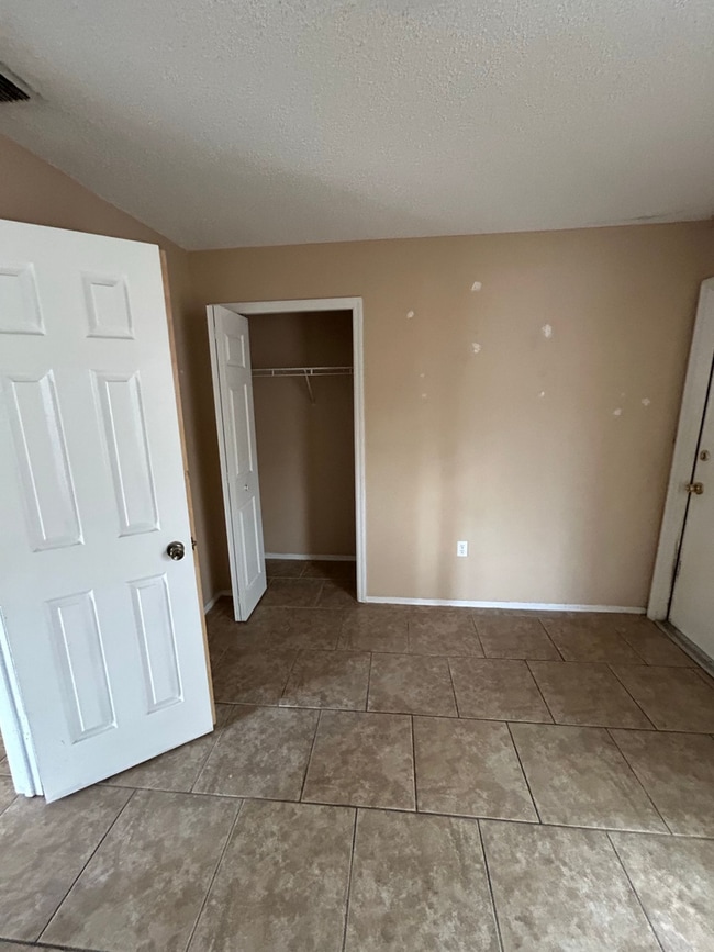 Building Photo - South Lakeland Rental