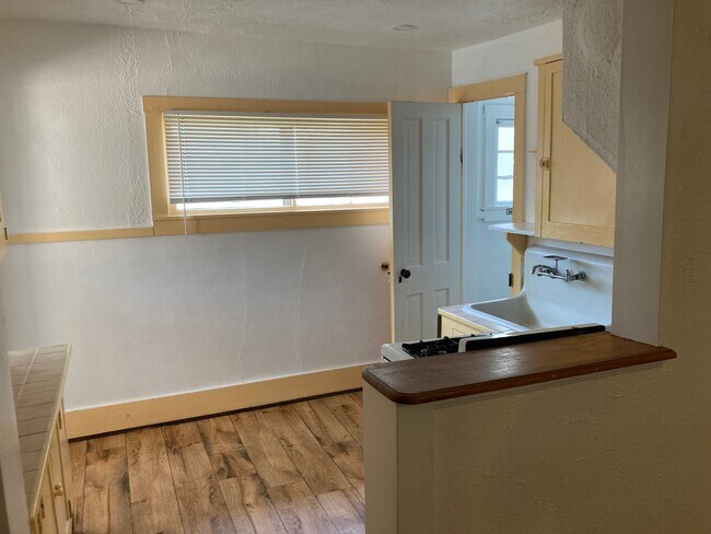 Building Photo - 9 Elk Path