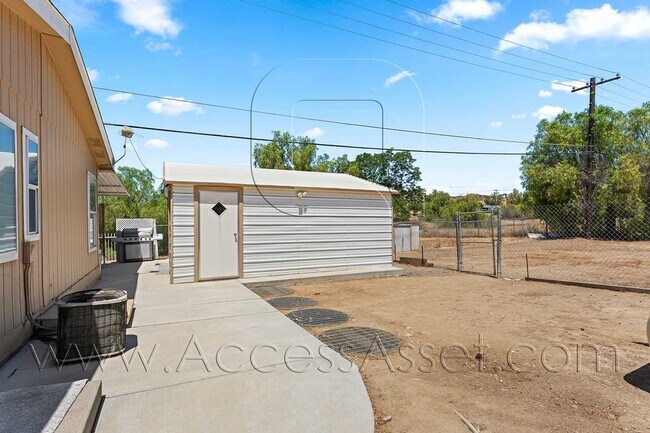 Building Photo - Spacious 3 Bedroom Home with Large Fenced Yard and Two-Car Garage