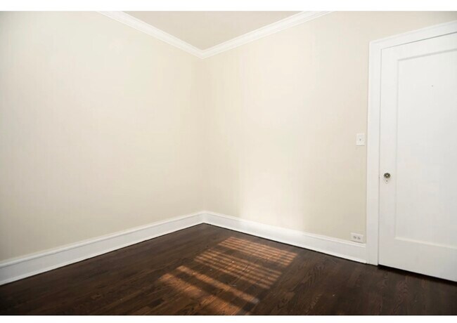 Building Photo - 327 Kedzie St