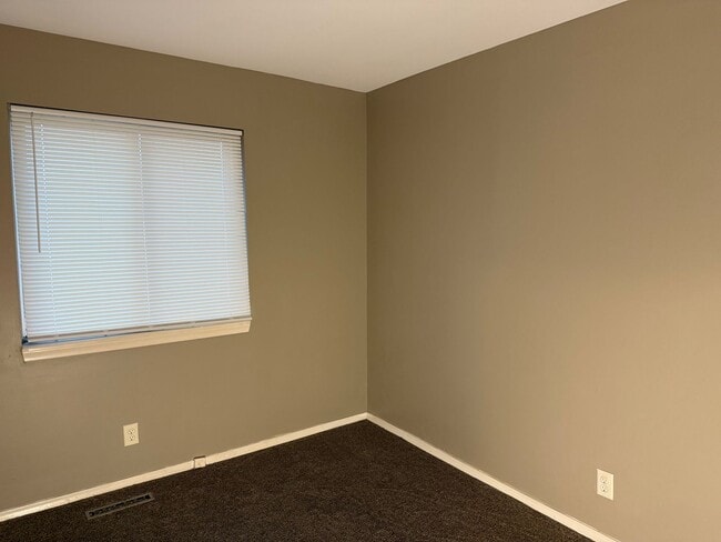 Building Photo - COMING SOON: Stunning 2-Bed/1 Bath Duplex ...