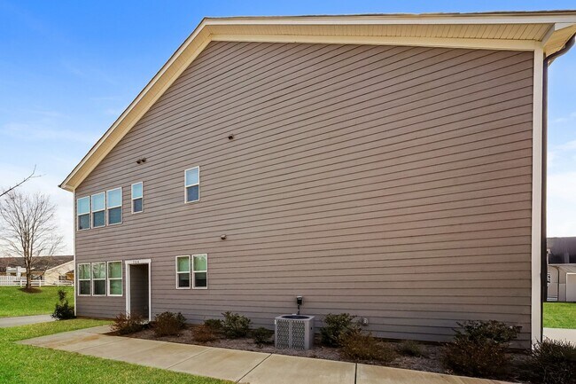 Building Photo - Brand New End-Unit Townhome | 3 BR/2.5BA | 1-Car Garage | Near Downtown Mooresville