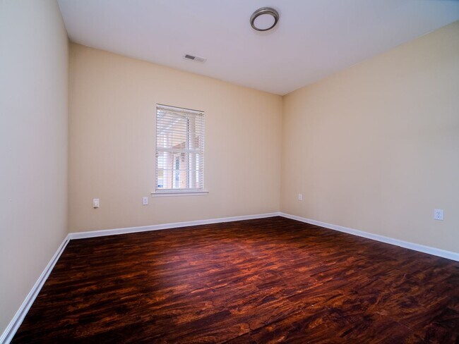 Building Photo - 7020 Somerset Springs