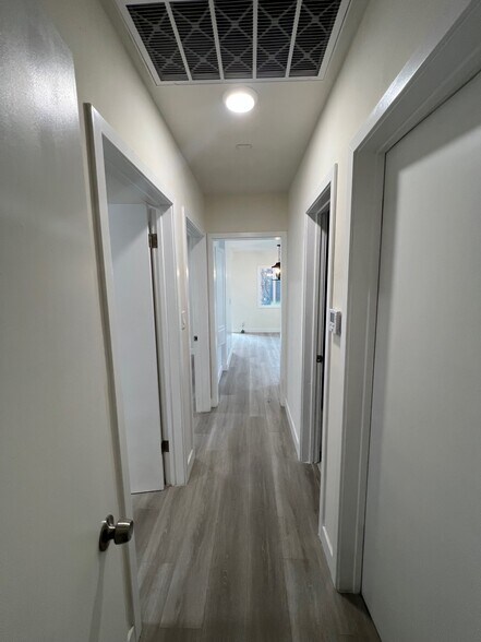 Building Photo - 515 Allen Ave