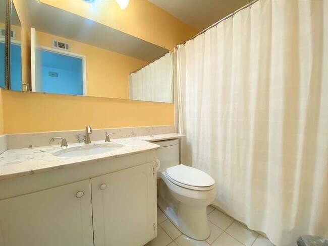 Building Photo - 4 bedroom 2.5 bath recently renovated home...
