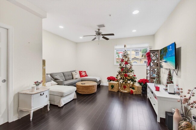 Building Photo - 321 Bayfront Dr