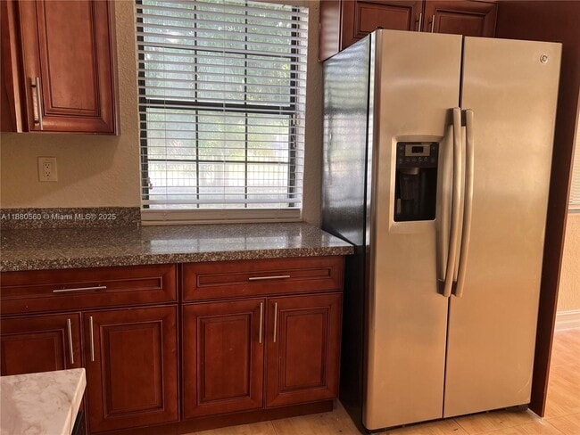 Building Photo - 931 NW 34th Way