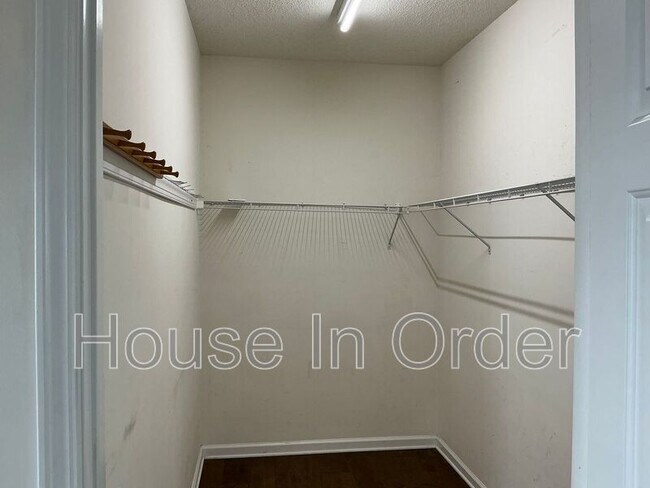 Building Photo - 46 Summer Meadow Rd