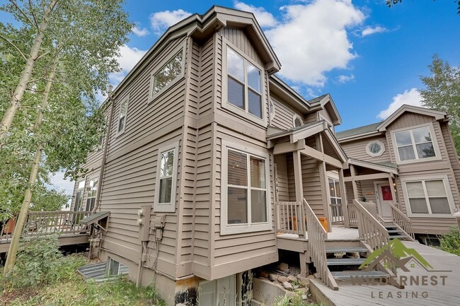 Building Photo - Winter Rental- HOT TUB, Quiet townhome with hot tub and two living areas