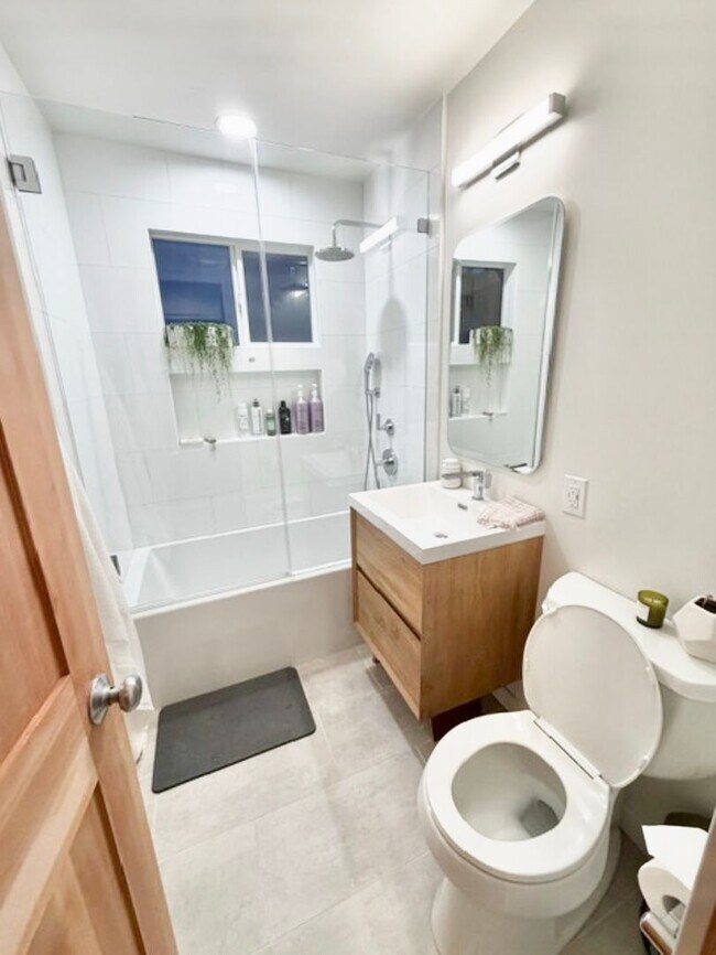 Building Photo - Coming soon! 06-15-26 Newly Remodeled Furnished Oceanside Retreat with Green Space Views 3 bedroo...