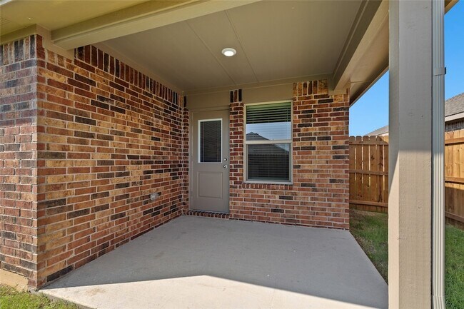 Building Photo - 552 Crestridge Dr N