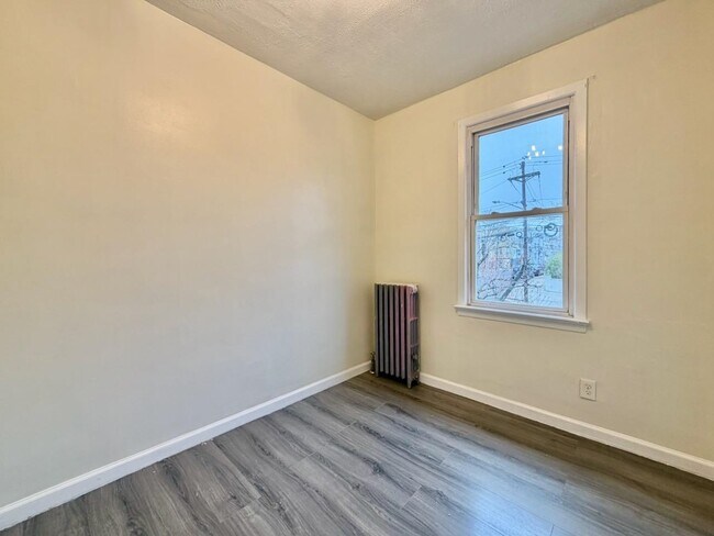 Building Photo - 617 Grand Ave