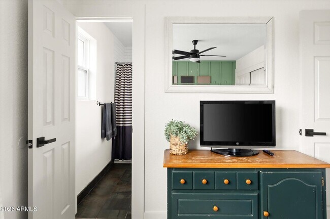 Building Photo - 423 N 73rd Pl